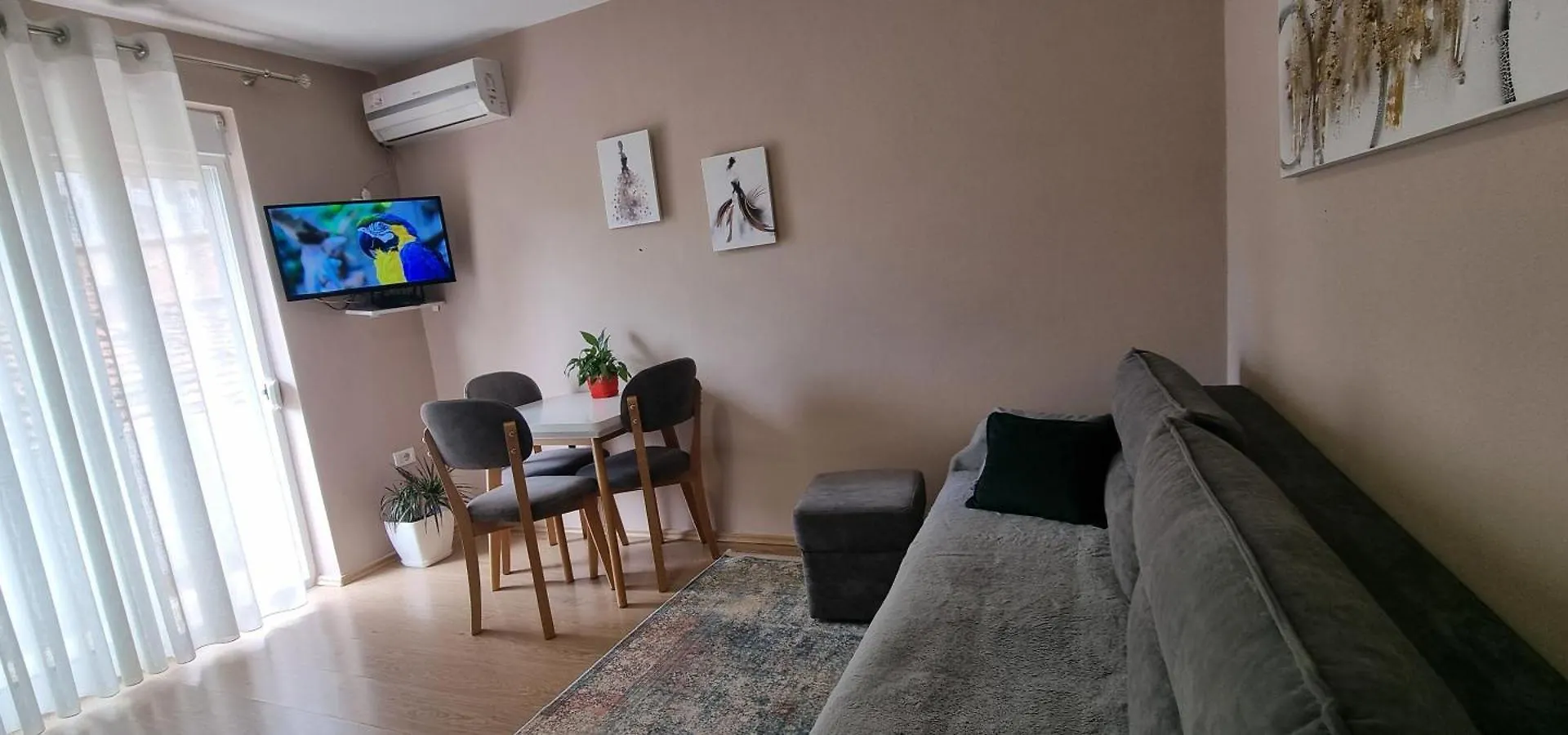 Apartment Comfy Apartment- Sunny Balcony Tirana